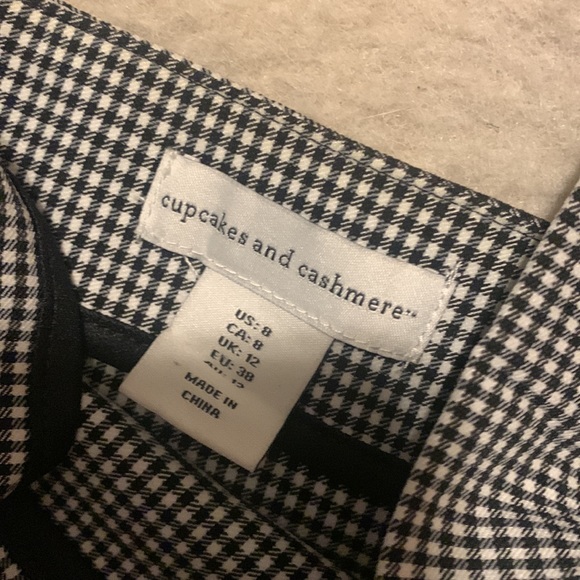 Cupcakes & Cashmere Crop Top Sz. 8 NWOT - Picture 2 of 3